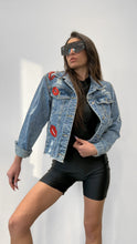 Carica l&#39;immagine nel visualizzatore di Gallery, Giubbino Jeans Kiss - 3 taglie

